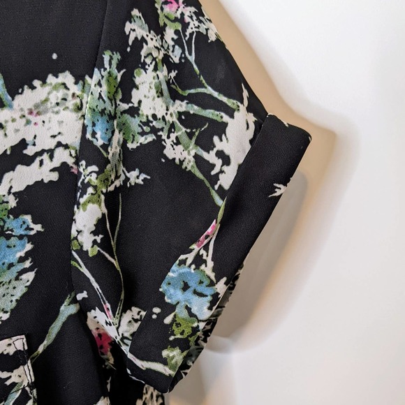 Vera Wang Simply Vera Black and White Floral Print Button Up Blouse Size M - Picture 3 of 6